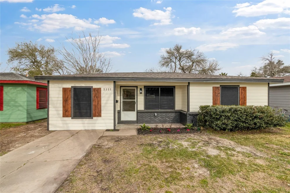 Unit for sale at 2111 Briar Lane, La Marque, TX 77568