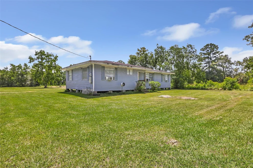 Unit for sale at 50 County Road 2051, Hull, TX 77564