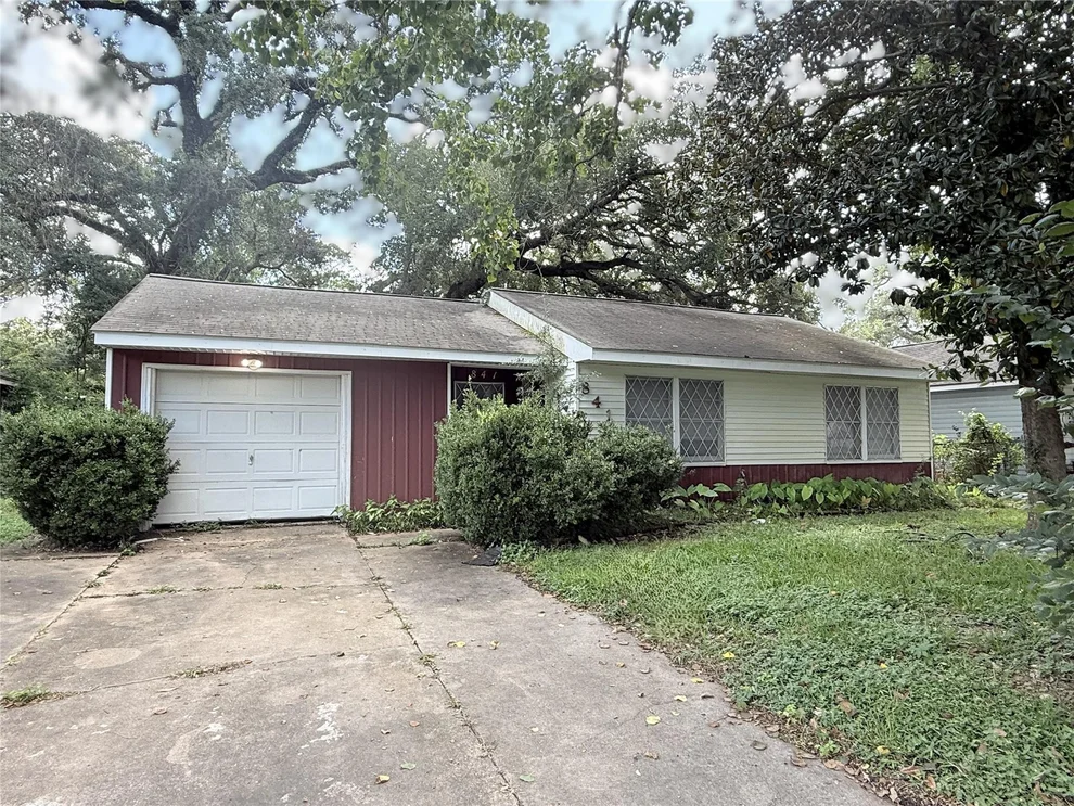 Unit for sale at 841 Magnolia Street, Lake Jackson, TX 77566