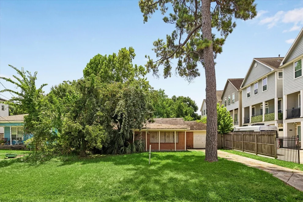 Unit for sale at 1240 W 26th Street, Houston, TX 77008