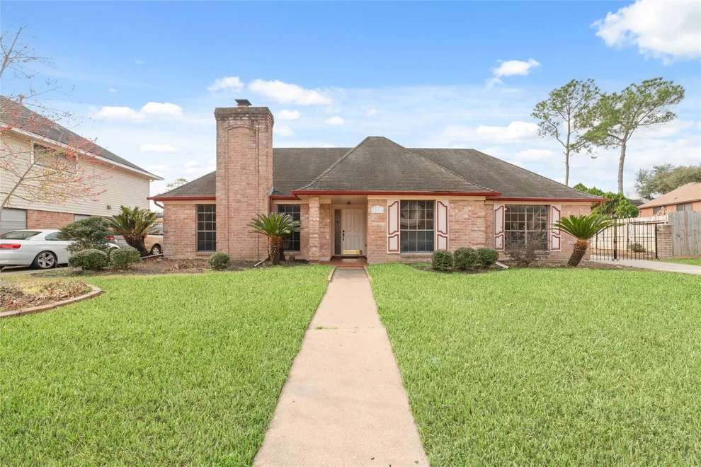 Unit for sale at 15319 La Paloma Drive, Houston, TX 77083