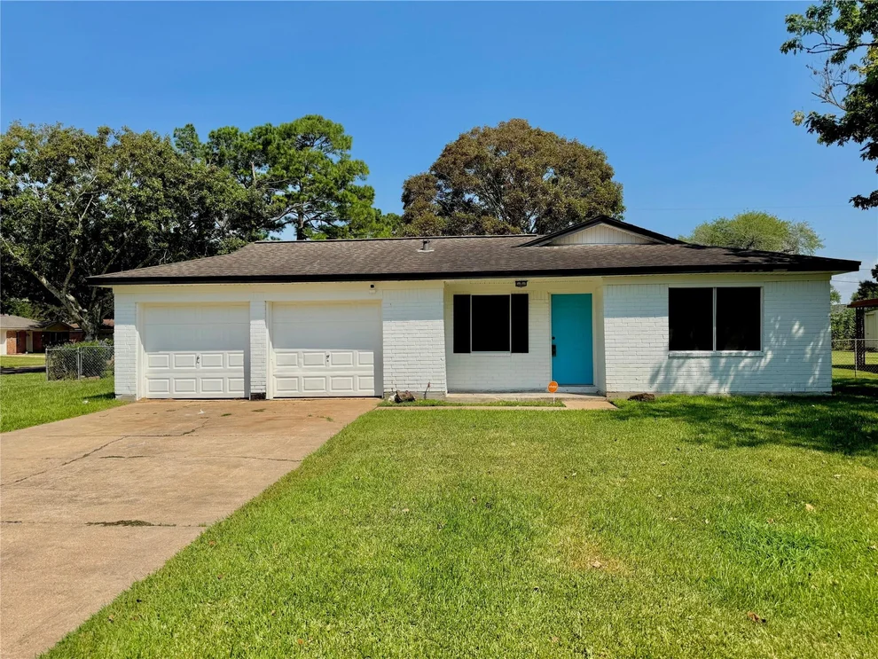 Unit for sale at 716 Circle Way, Alvin, TX 77511