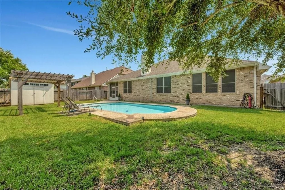 Unit for sale at 4208 S Meridian Greens Drive, Dickinson, TX 77539