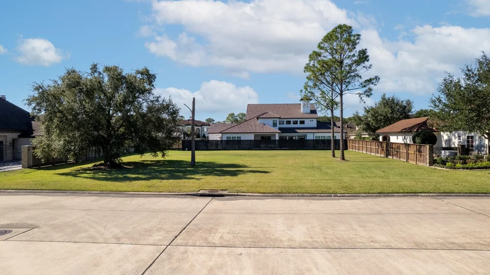 Unit for sale at 204 Monte Bello Drive, Friendswood, TX 77546