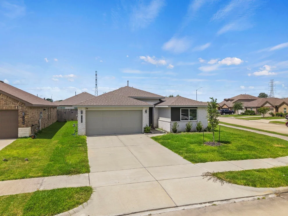 Unit for sale at 1702 Plantation Place, Baytown, TX 77523