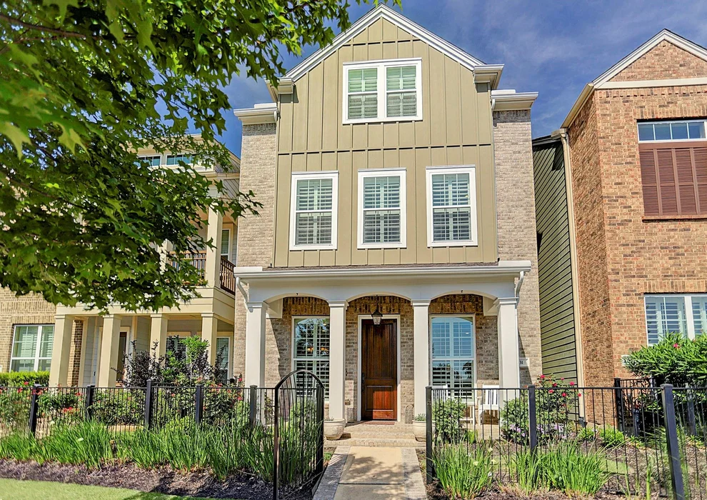 Unit for sale at 31 E Breezy Way, The Woodlands, TX 77380