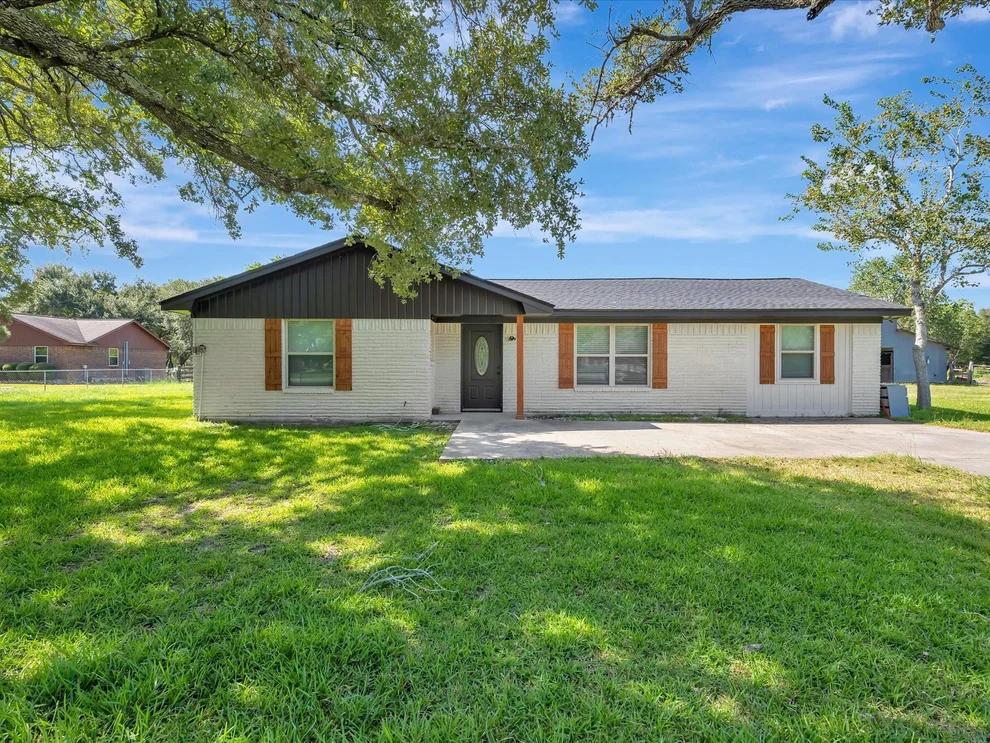 Unit for sale at 7230 Avenue L, Santa Fe, TX 77510