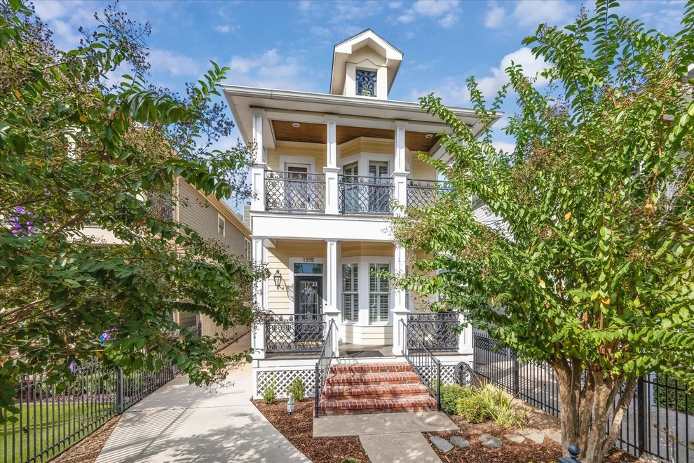 Unit for sale at 1315 W 22nd Street, Houston, TX 77008