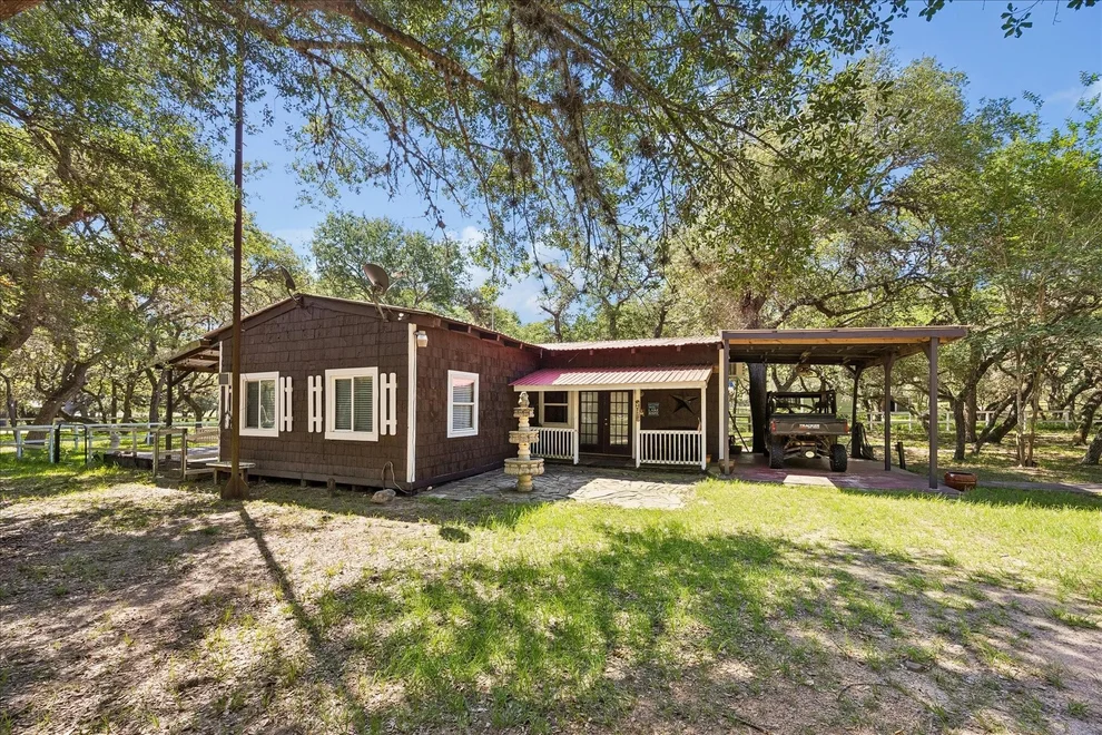 Unit for sale at 302 Bluebonnet Bend, Sheridan, TX 77475