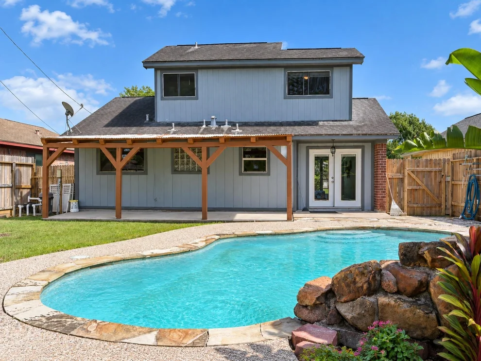 Unit for sale at 3107 Edgewood Drive, Dickinson, TX 77539