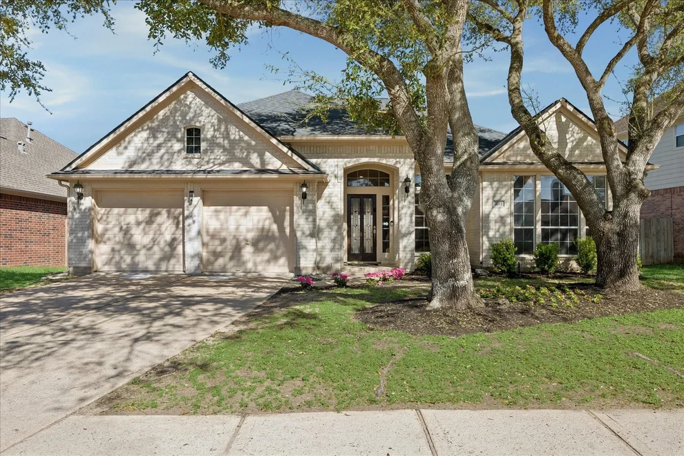 Unit for sale at 3211 Chappelwood Drive, Pearland, TX 77584