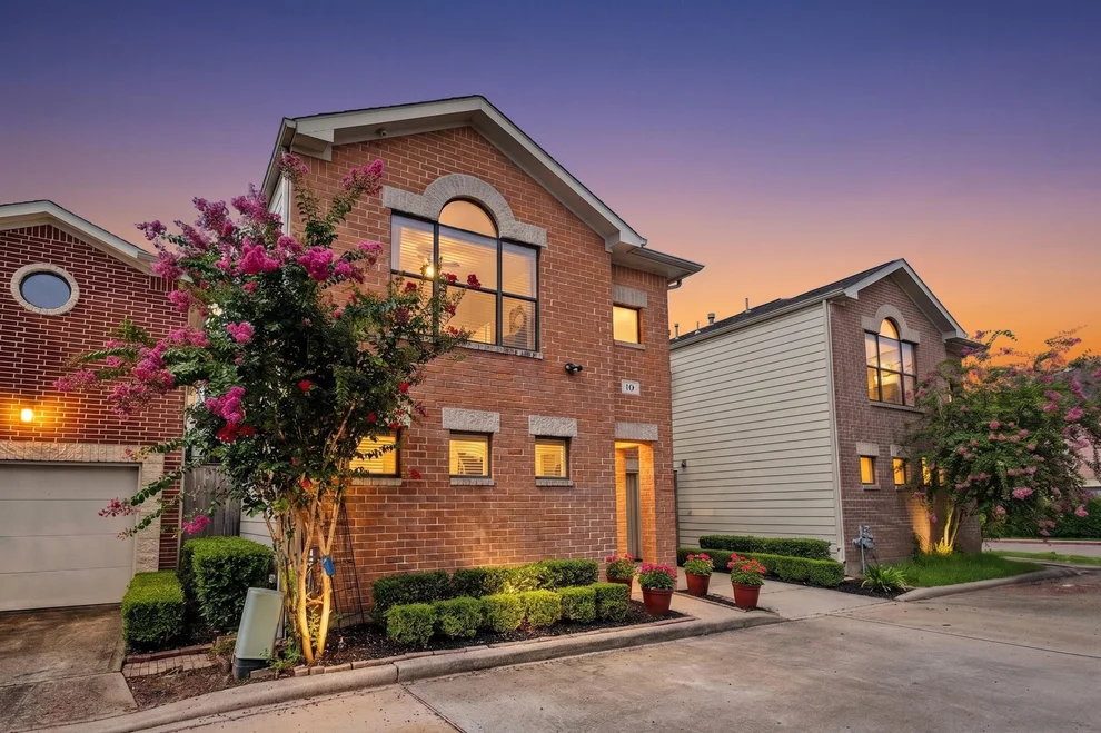 Unit for sale at 5951 South Loop E, Houston, TX 77033