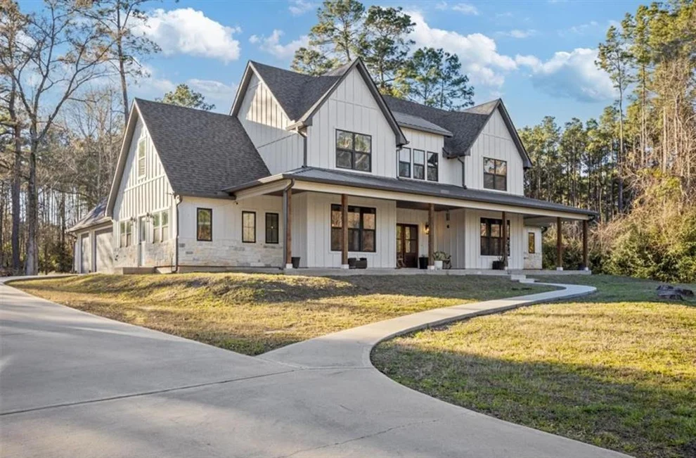 Unit for sale at 148 Wagon Pass Drive, Huntsville, TX 77340
