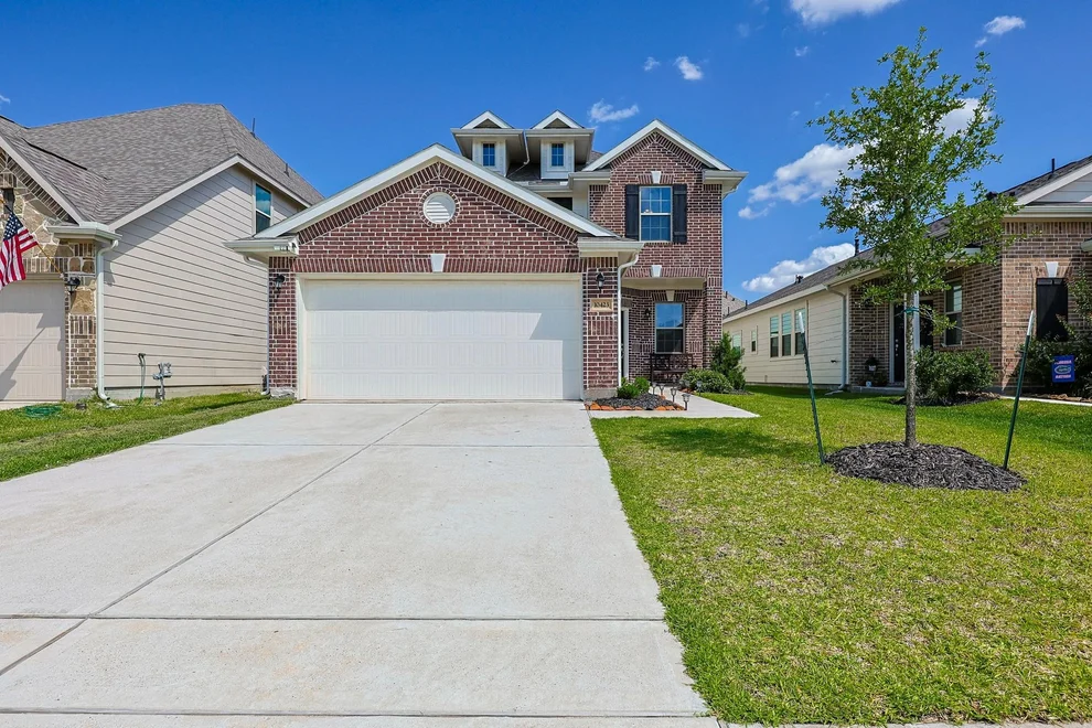 Unit for sale at 10423 Rochester Hills Lane, Tomball, TX 77375