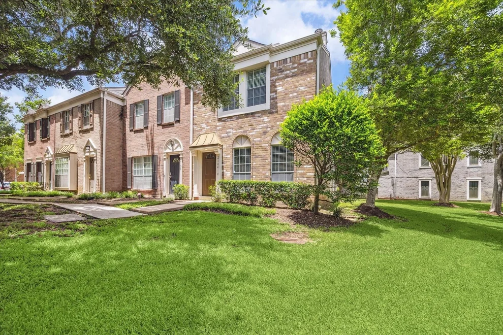 Unit for sale at 2930 Grants Lake Boulevard, Sugar Land, TX 77479