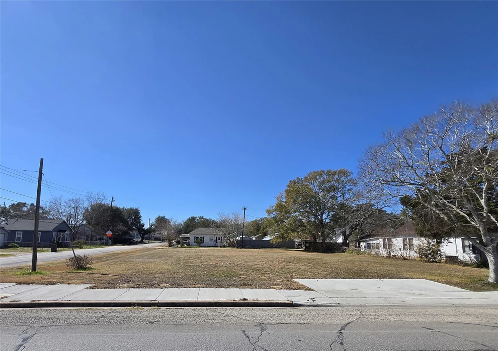 Unit for sale at 612 S Mechanic Street, El Campo, TX 77437