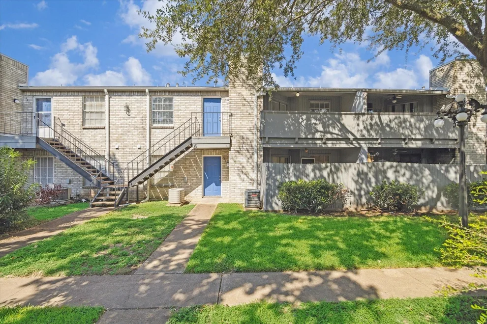 Unit for sale at 9700 Leawood Boulevard, Houston, TX 77099