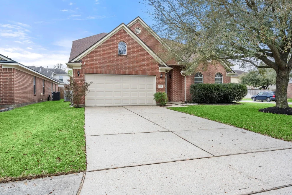 Unit for sale at 723 New Pines Drive, Spring, TX 77373