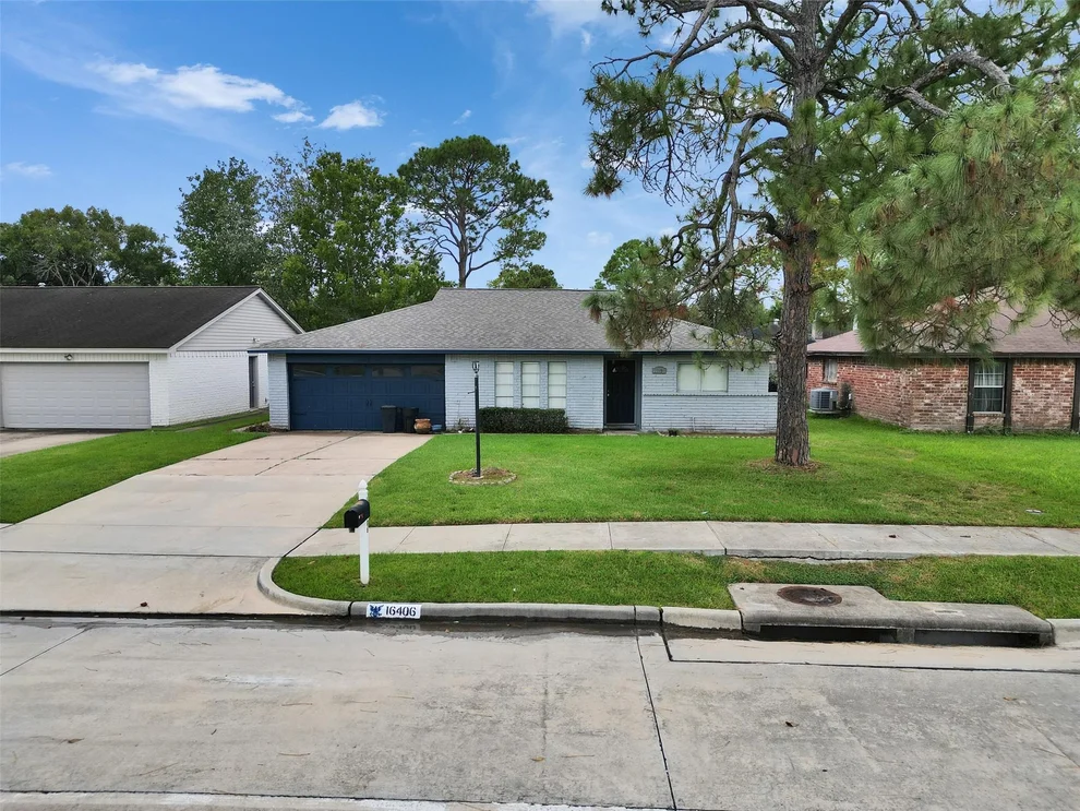 Unit for sale at 16406 Blackhawk Boulevard, Friendswood, TX 77546