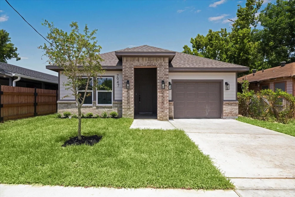 Unit for sale at 7947 Avenue F, Houston, TX 77012