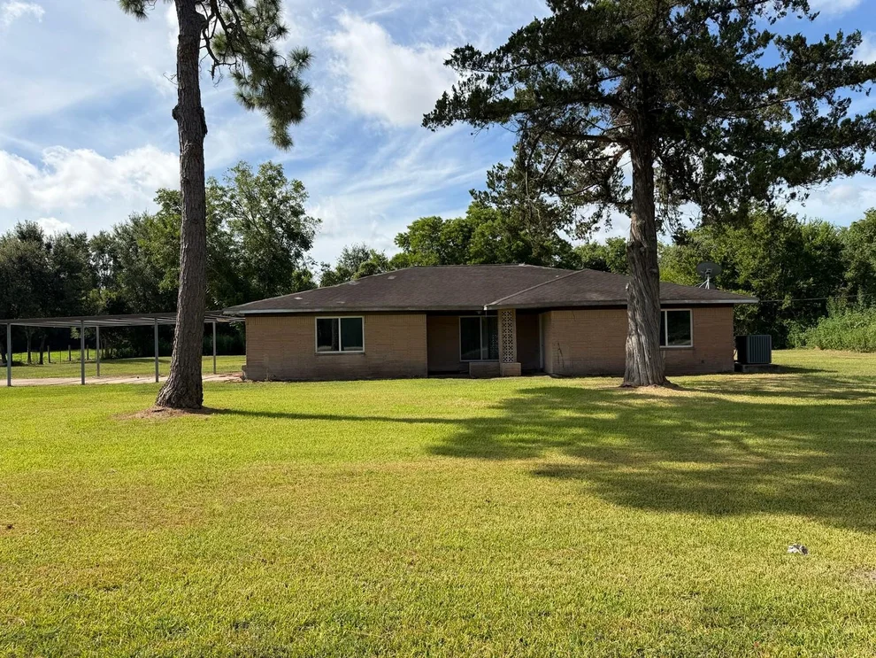 Unit for sale at 702 E Dallas Street, Fresno, TX 77545