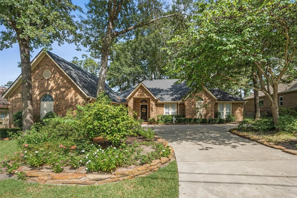 Unit for sale at 17 Westchester Drive, Conroe, TX 77304