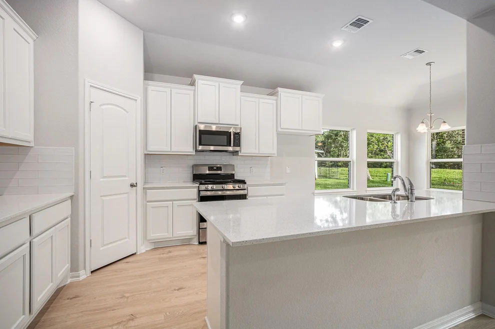 Unit for sale at 314 Wellshire Drive, West Columbia, TX 77486