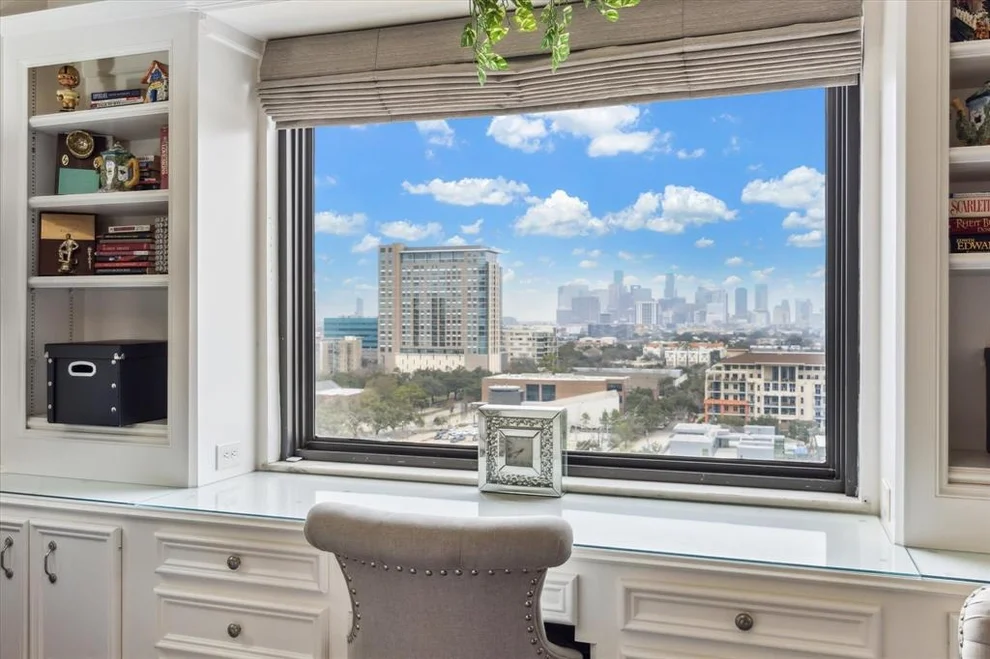 Unit for sale at 1400 Hermann Drive, Houston, TX 77004