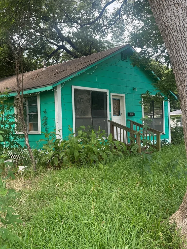 Unit for sale at 2320 6th Avenue N, Texas City, TX 77590