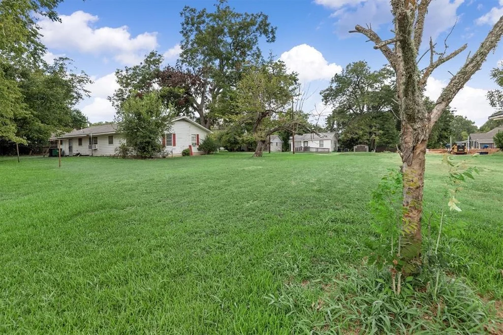 Unit for sale at 1306 E Alamo Street, Brenham, TX 77833