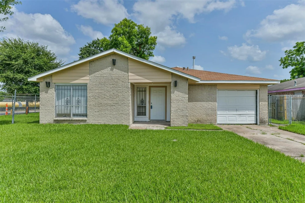 Unit for sale at 12203 Cape Hyannis Drive, Houston, TX 77048