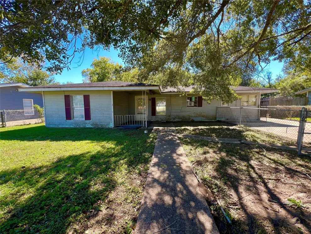 Unit for sale at 816 E Wilkins Street, Angleton, TX 77515