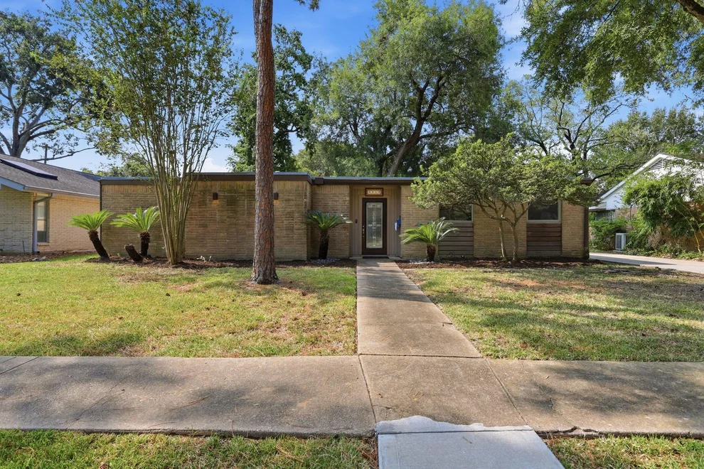 Unit for sale at 5515 Braesvalley Drive, Houston, TX 77096