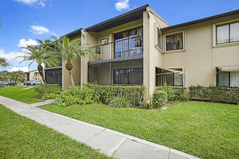 Unit for sale at 533 Shady Pine Way, Greenacres, FL 33415