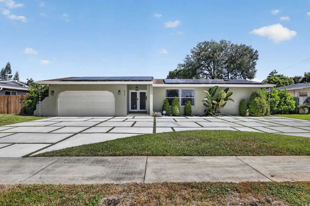 Unit for sale at 5301 SW 8TH Court, Plantation, FL 33317