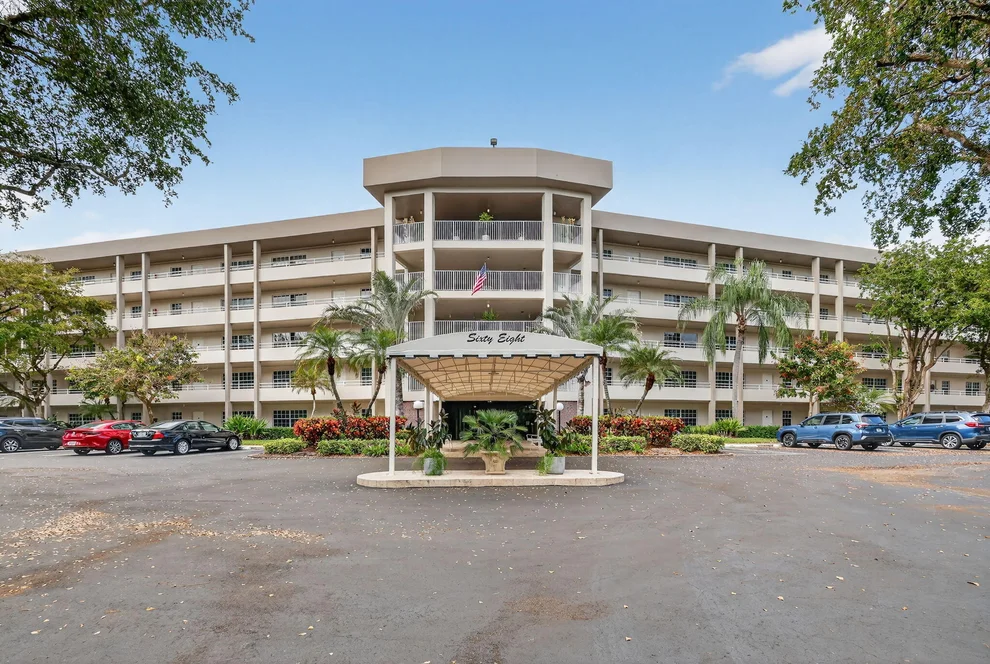 Unit for sale at 545 Oaks Lane, Pompano Beach, FL 33069