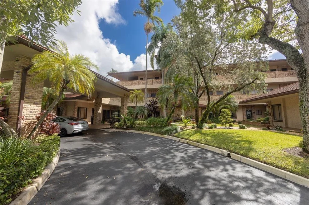 Unit for sale at 300 NW 70th Avenue, Plantation, FL 33317