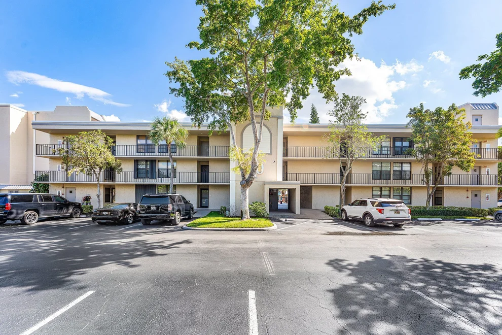 Unit for sale at 10 Royal Palm Way, Boca Raton, FL 33432