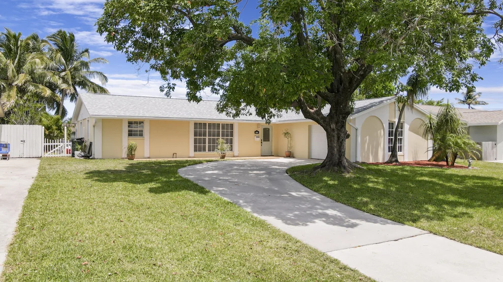 Unit for sale at 9956 Dogwood Avenue, Palm Beach Gardens, FL 33410