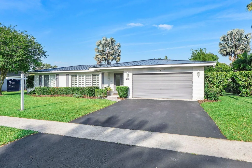 Unit for sale at 7307 SW 9th Court, Plantation, FL 33317