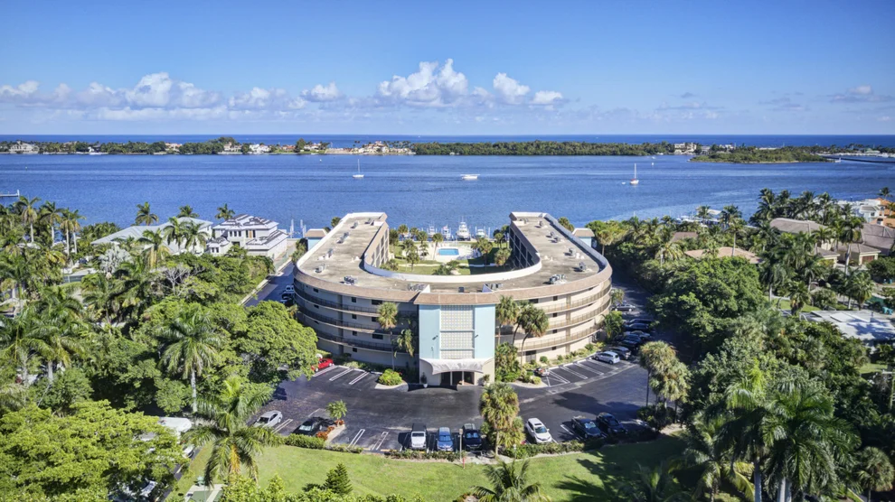 Unit for sale at 2424 N Federal Highway, Boynton Beach, FL 33435