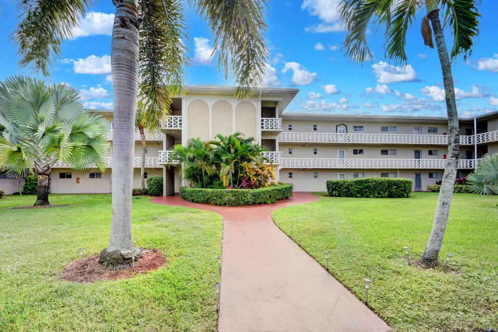 Unit for sale at 2615 N Garden Drive, Lake Worth, FL 33461