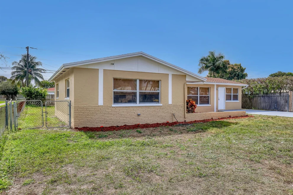 Unit for sale at 371 W 33rd Street, Riviera Beach, FL 33404