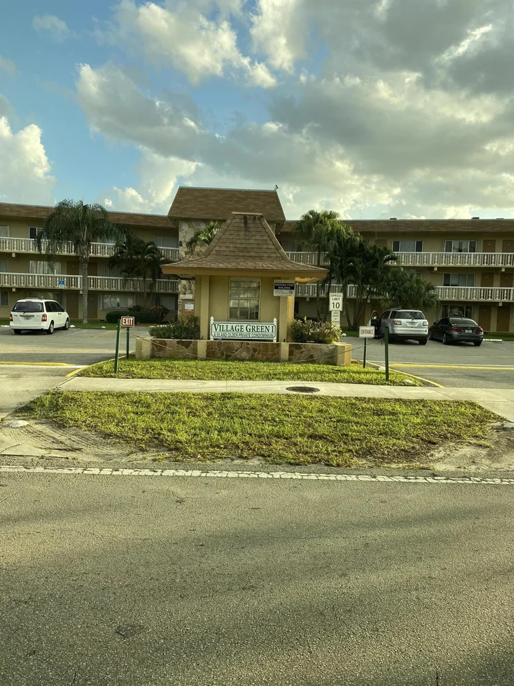 Unit for sale at 555 Purdy Lane, Palm Springs, FL 33461