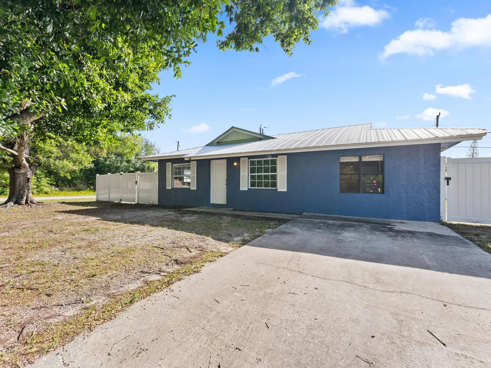 Unit for sale at 304 8th Avenue SW, Vero Beach, FL 32962