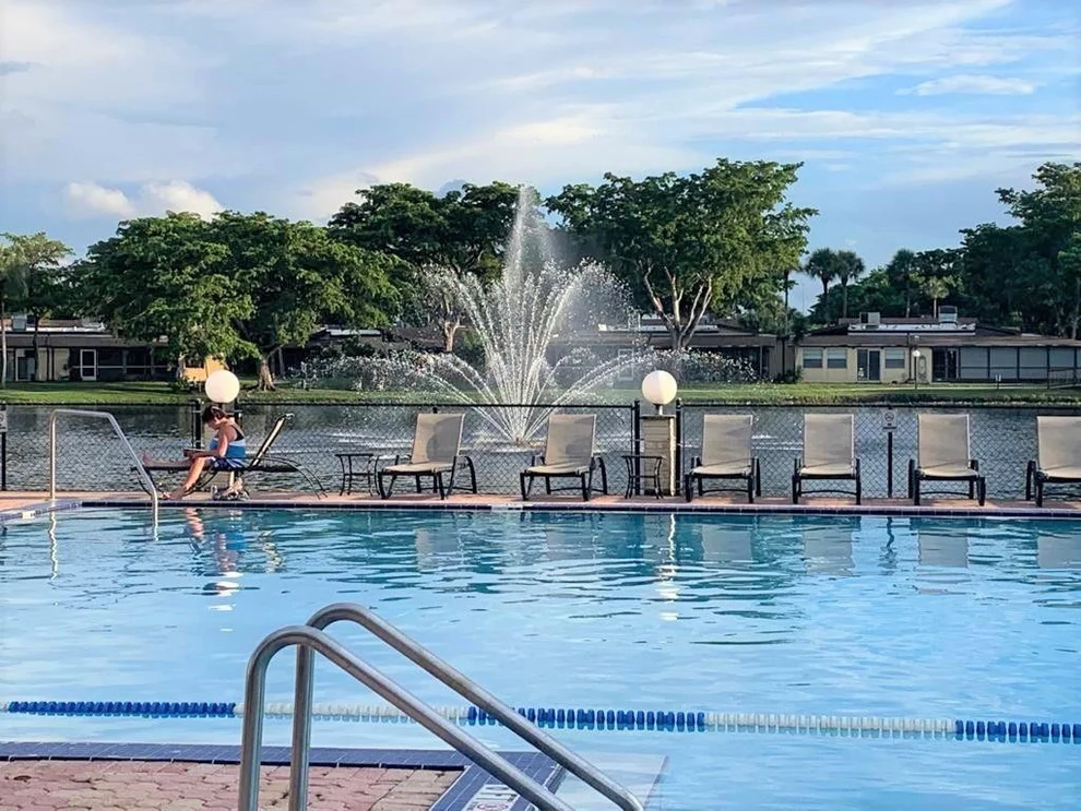 Unit for sale at 250 Gate Road, Hollywood, FL 33024