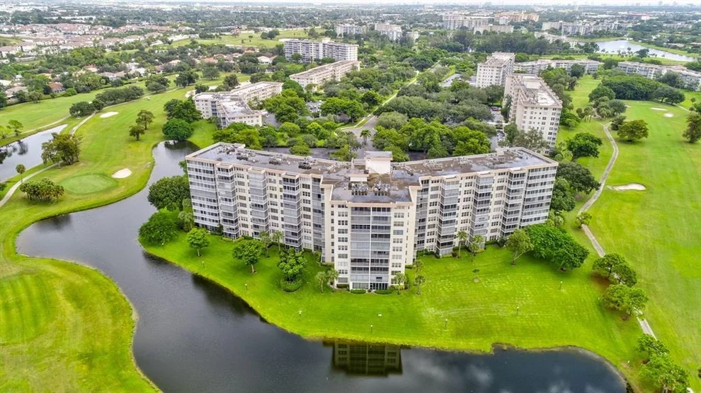 Unit for sale at 3507 Oaks Way, Pompano Beach, FL 33069