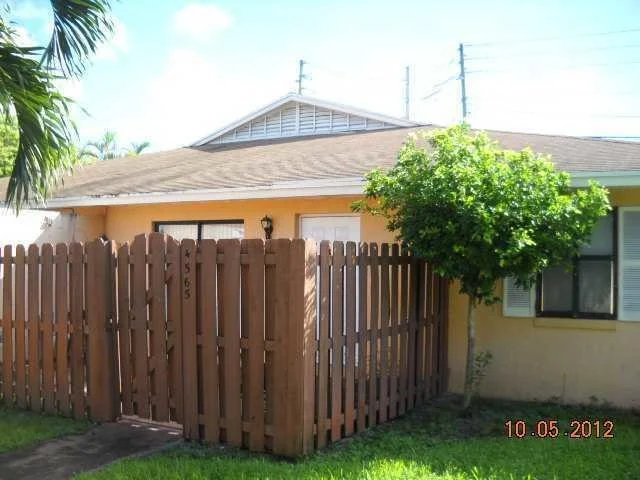 Unit for sale at 4563 Barclay Cres, Lake Worth, FL 33463