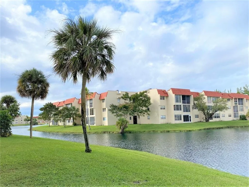 Unit for sale at 2831 E Sunrise Lakes Drive, Sunrise, FL 33322