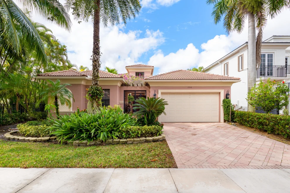 Unit for sale at 17928 Villa Club Way, Boca Raton, FL 33496